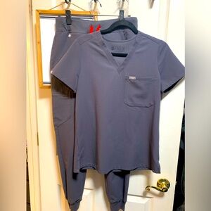 Figs Charcoal Grey scrub set Catarina top and Zamora joggers size XSmall EUC